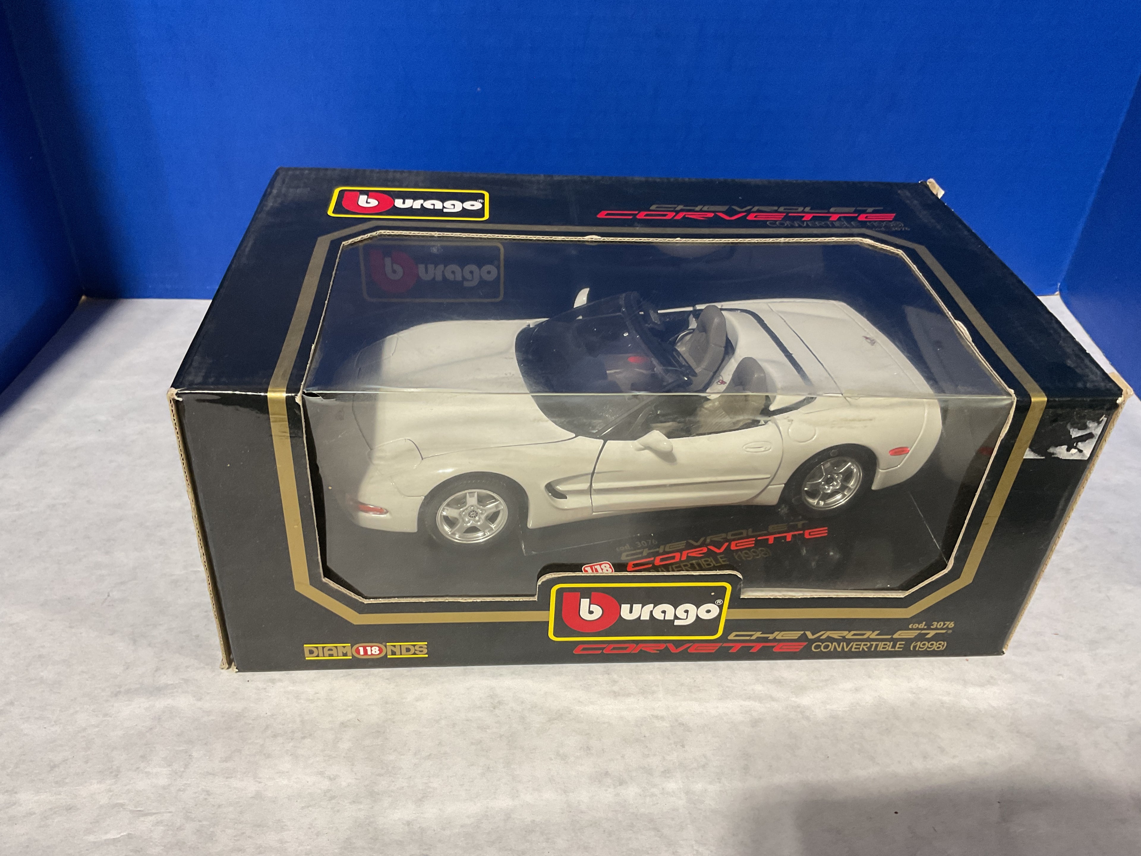 1:18 Scale 1998 Chevrolet Corvette Convertible – Bburago Die-Cast Model (White)