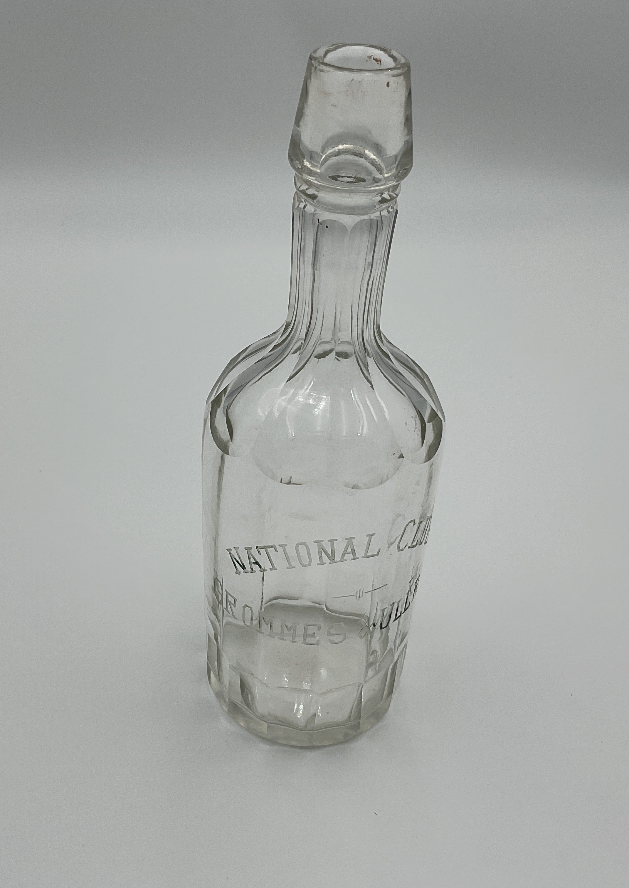 National Club Aromatic Schnapps Bottle – Clear Glass Decanter w/ Stopper