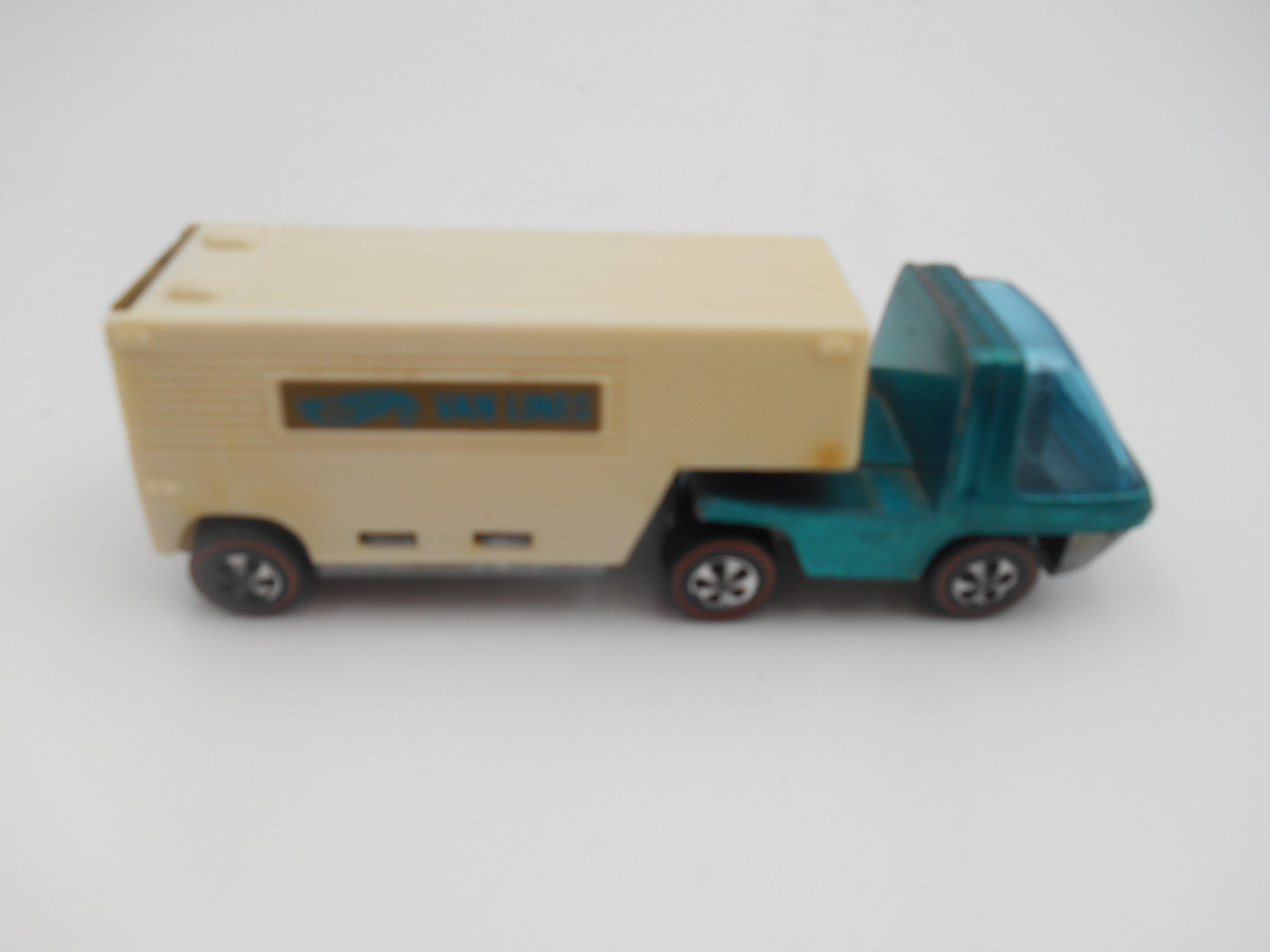 Vintage Hot Wheels Heavyweights Moving Van white trailed turquoise