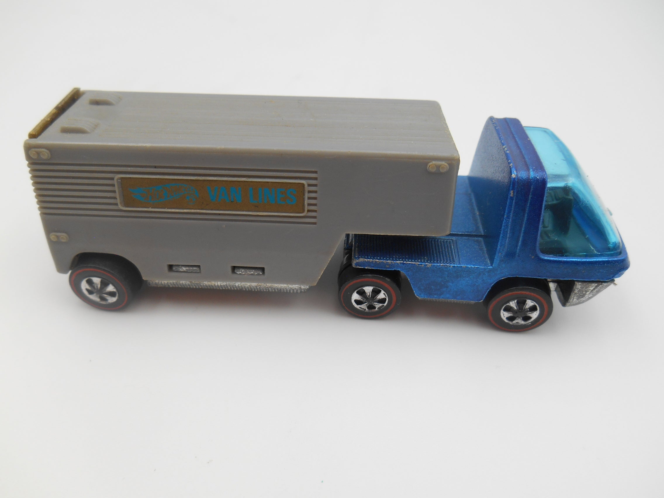 Vintage Hot Wheels Heavyweights Moving Van blue