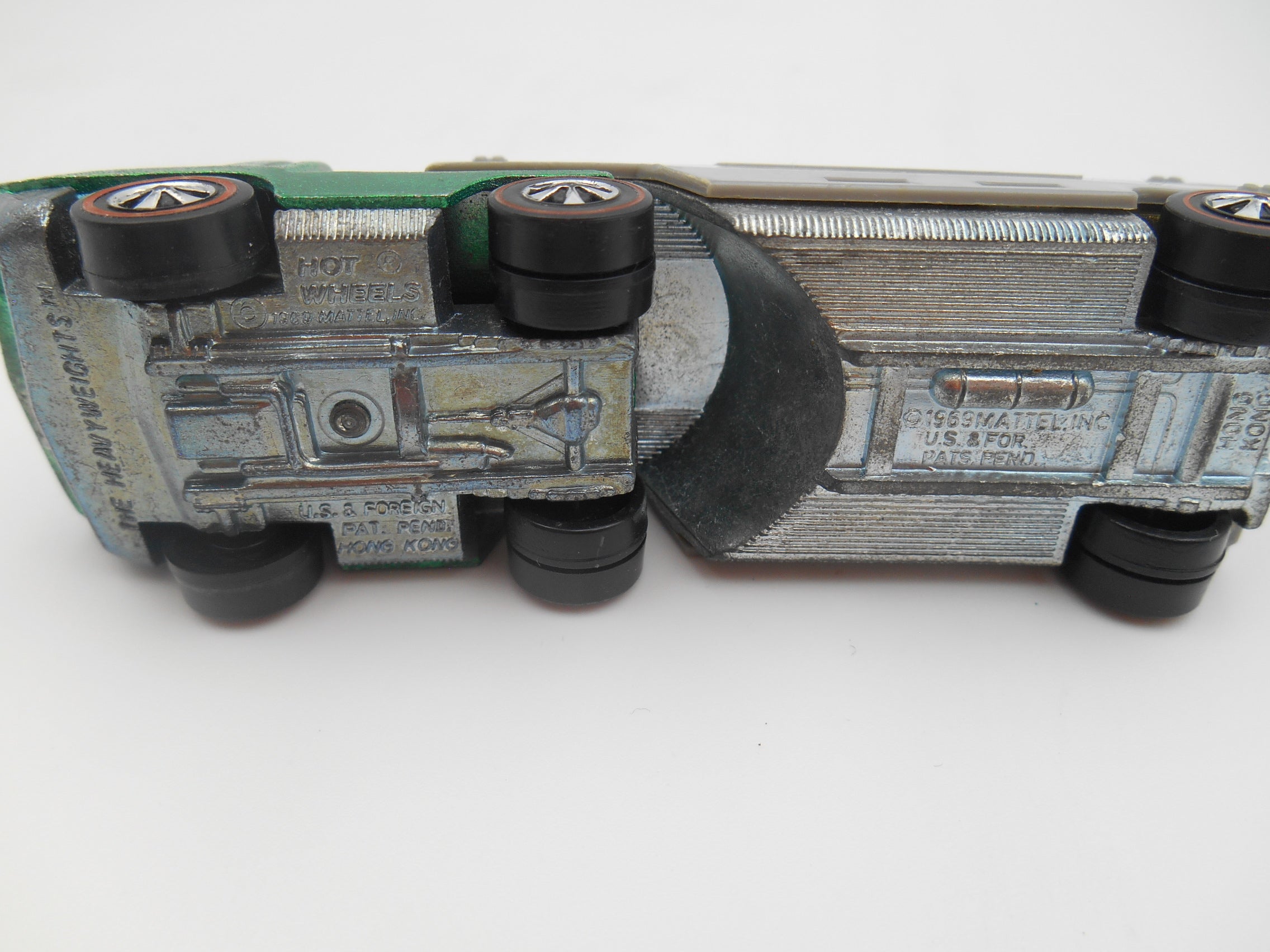 Vintage Hot Wheels Heavyweights Moving Van green truck cabi