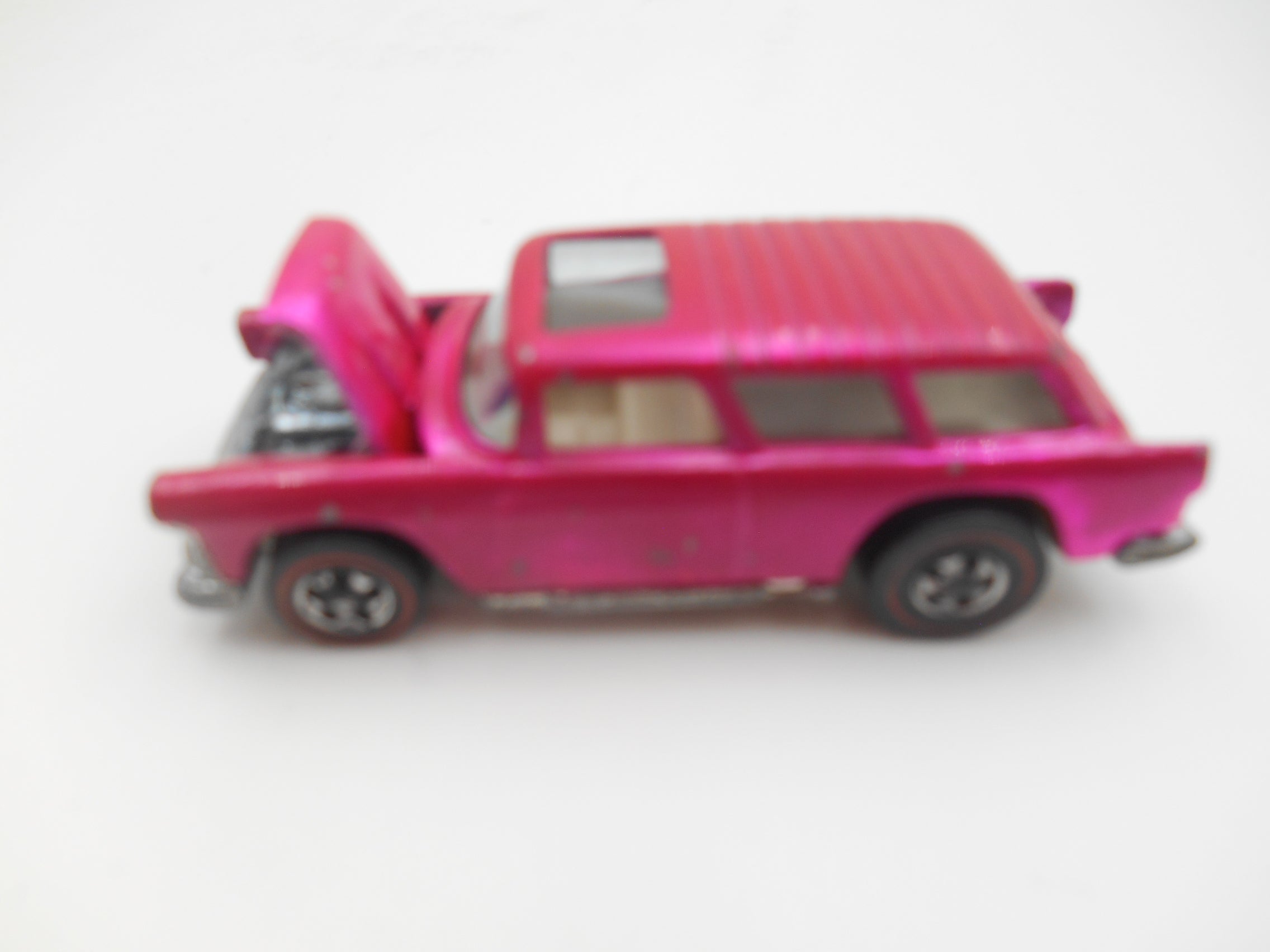 Vintage Hot Wheels Classic Nomad Wagon (1969 Casting)pink fuchsia spectraflame